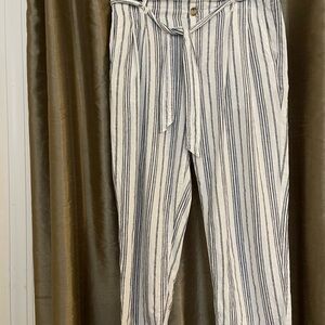 Madewell pants white Navy stripes

55% linen 45 % cotton